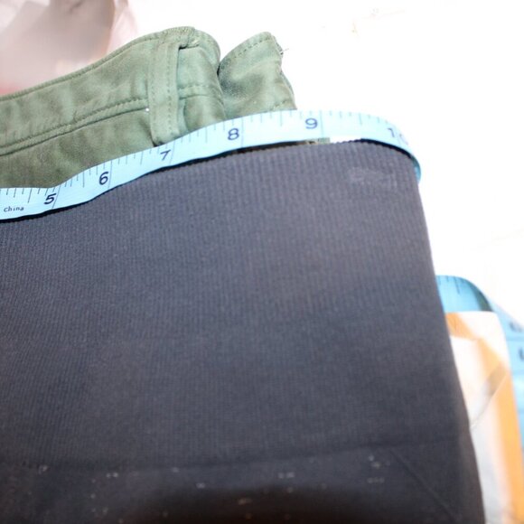 Lululemon gray speckled leggings fit Iike a size small 10 inch waist laid flat - Picture 3 of 6